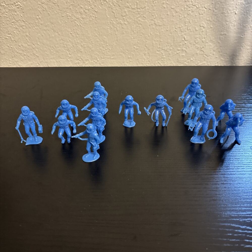 Lot Of 14 Vintage 1960's MARX MPC Plastic Space Man Astronaut Toy Figure Blue